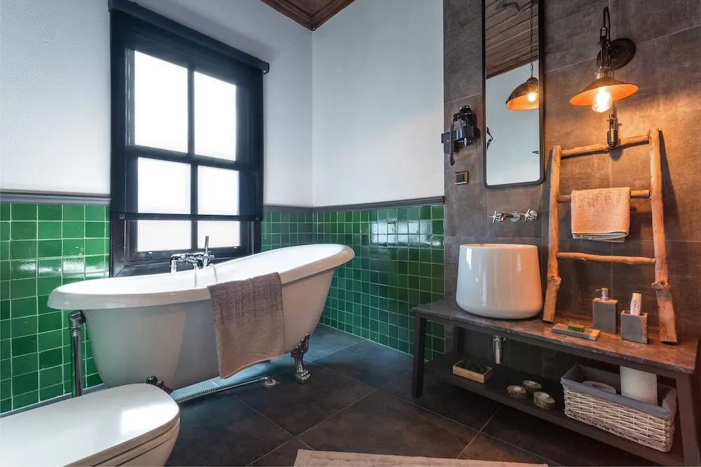 Romantic Room with Bathtub