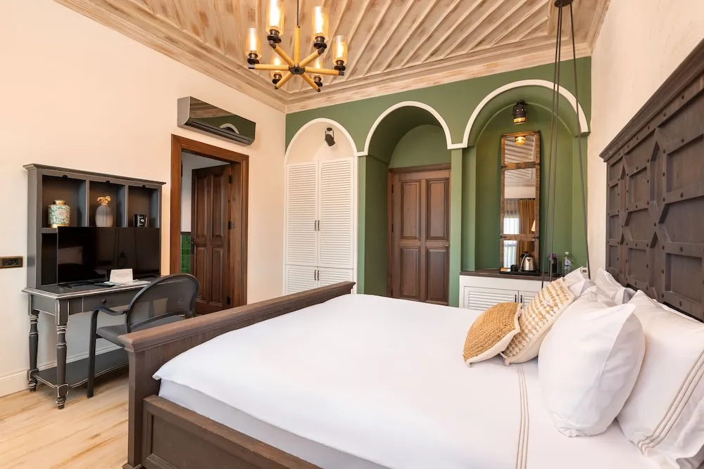 Romantic Room with Bathtub