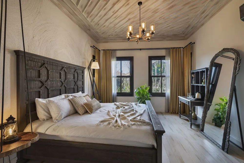 Romantic Room with Bathtub