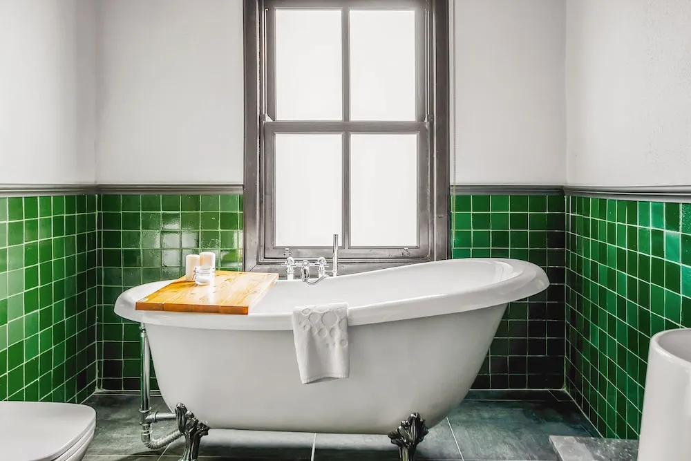 Romantic Room with Bathtub