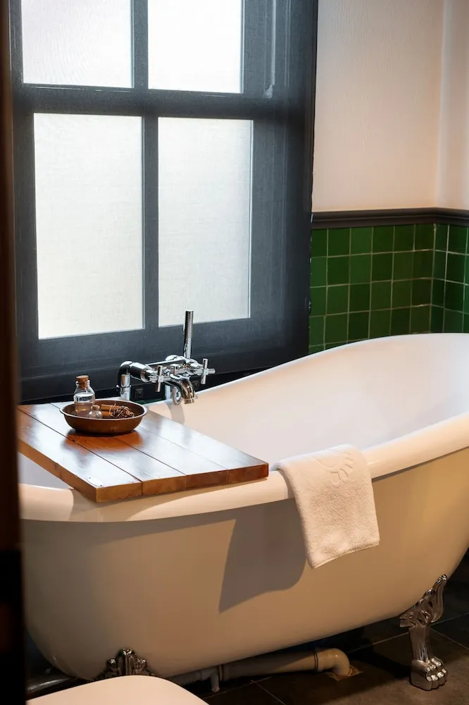 Romantic Room with Bathtub