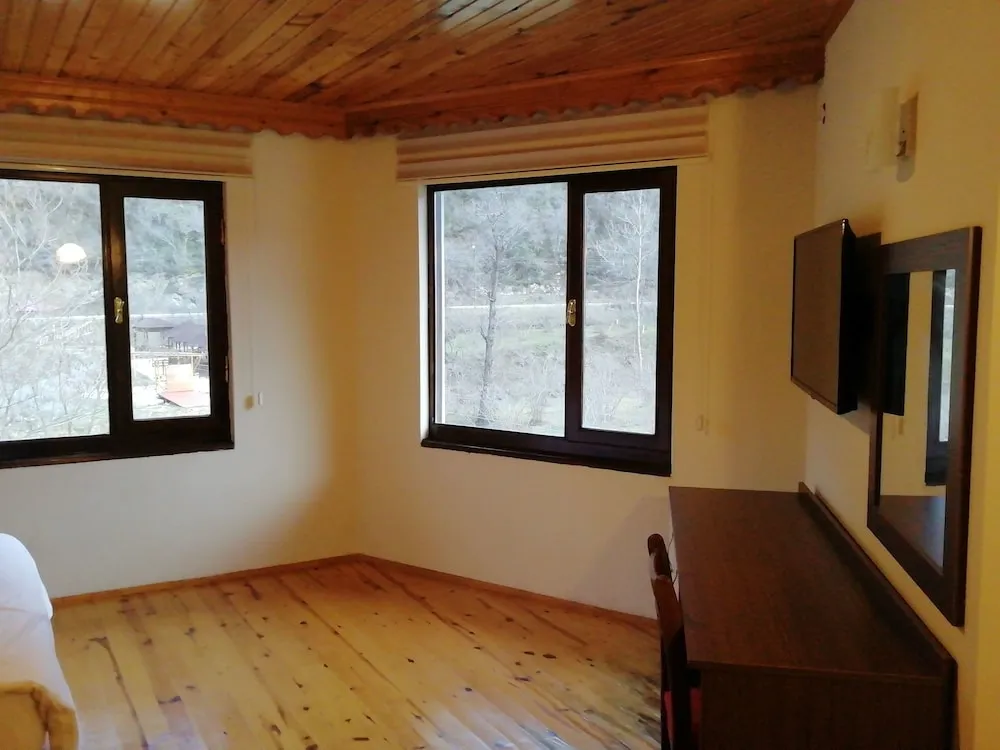 Deluxe Tek Büyük veya İki Ayrı Yataklı Oda, 2 Tek Kişilik Yatak, Sigara İçilmez, Nehir Manzaralı