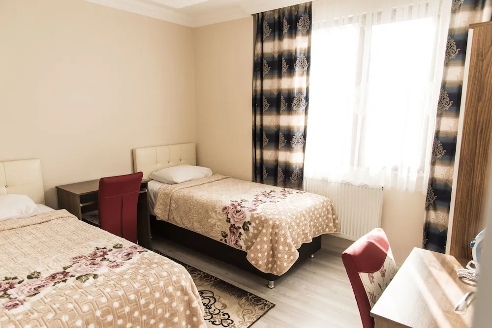 Standard Süit, Birden Çok Yatak, Sigara İçilmez, Bahçe Manzaralı