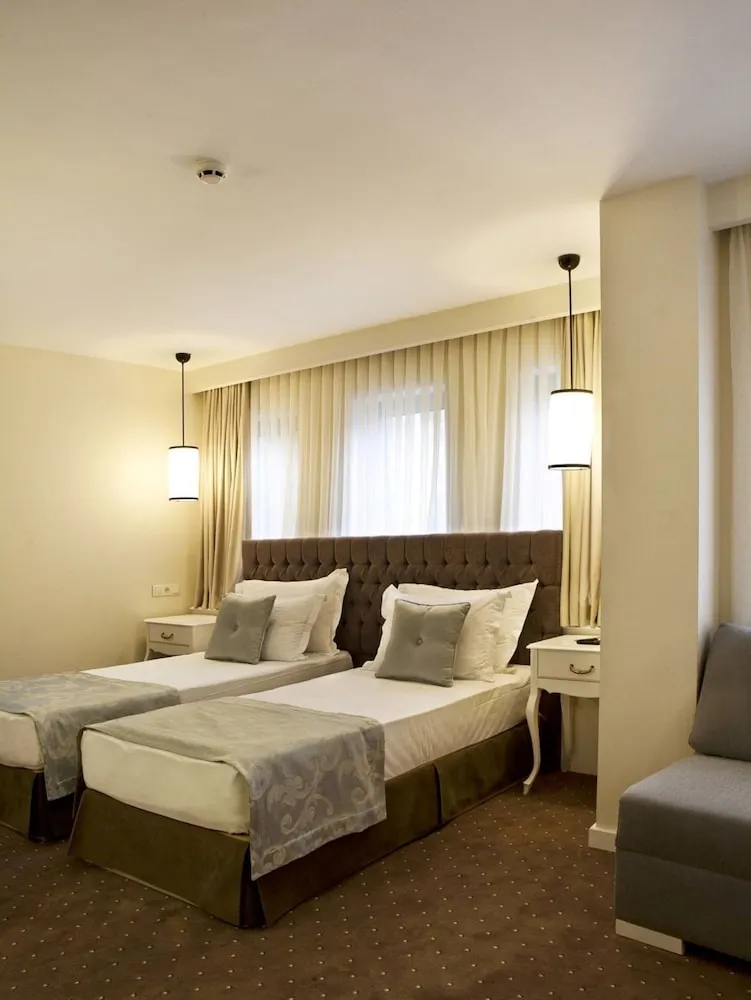 Deluxe Üç Kişilik Oda
