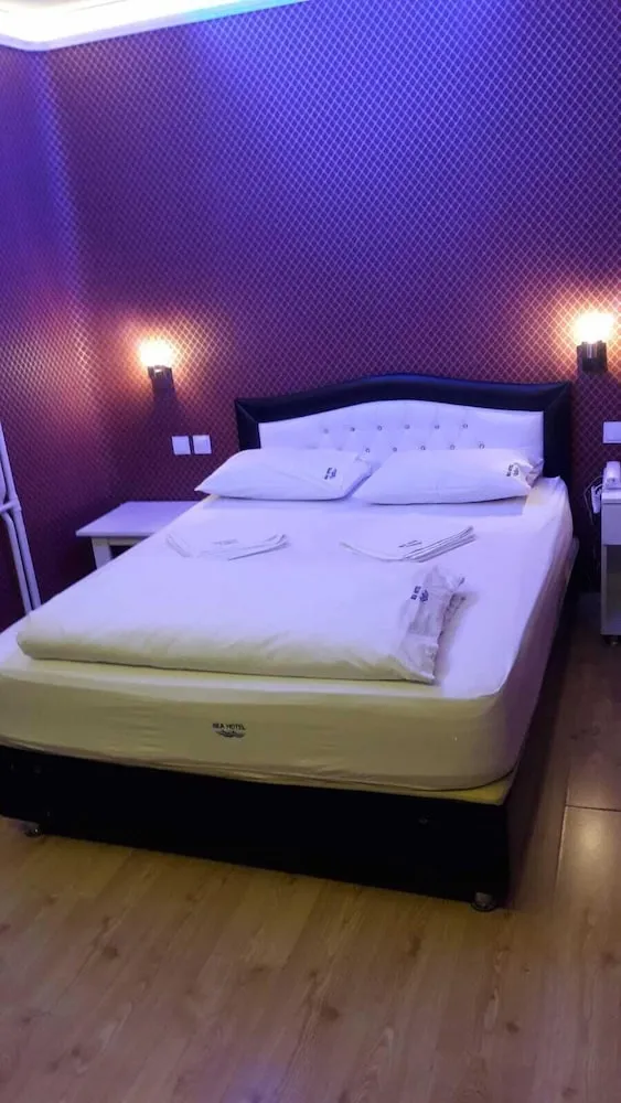 Üç Kişilik Oda, Engellilere Uygun, Sigara İçilebilir