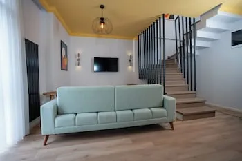 Bird Nest Suite
