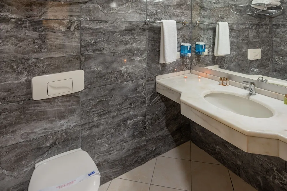 Oda, Havuz Manzaralı