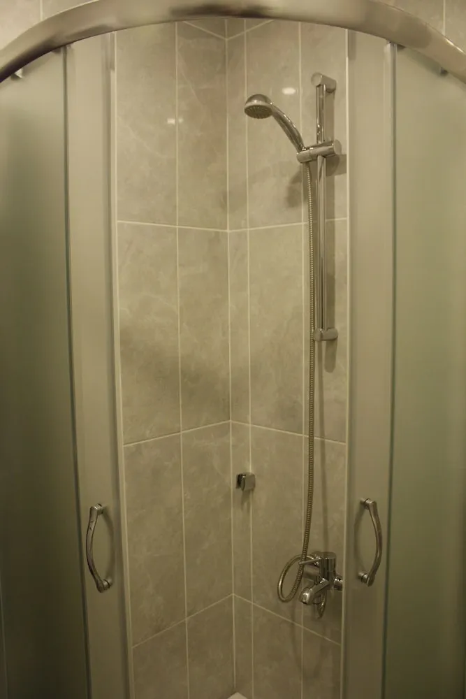 Ortak Ranzalı Oda, Karma Ranzalı Oda, Ortak Banyo