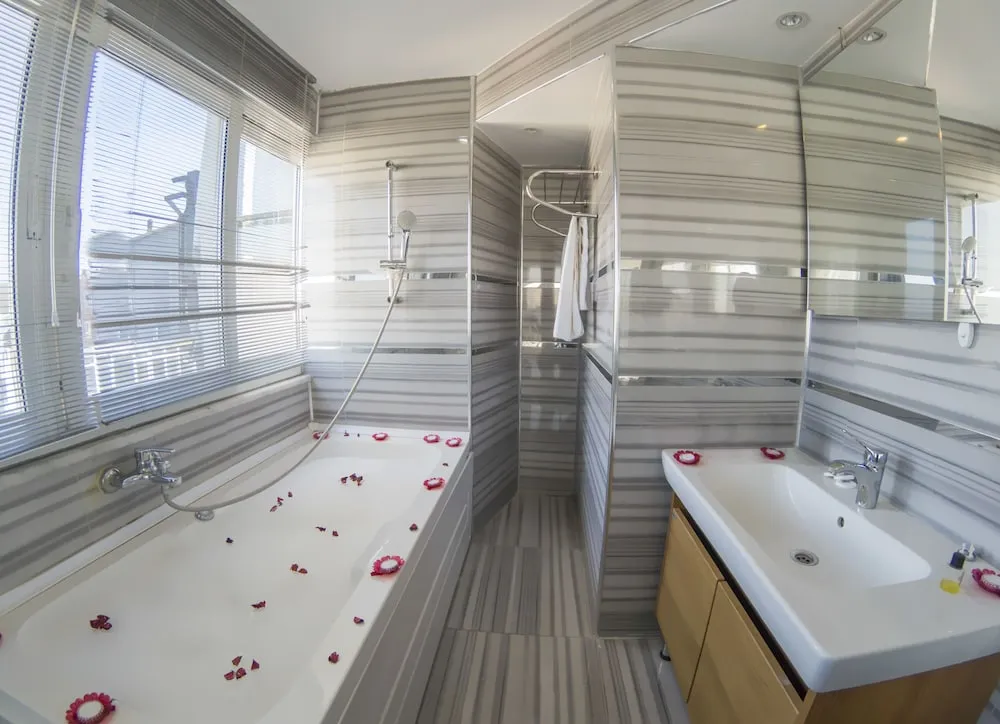 Deluxe Oda, 1 Çift Kişilik Yatak, Deniz Manzaralı, Deniz Üstü