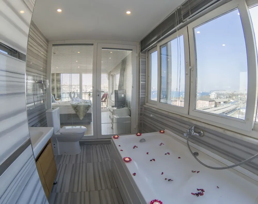 Deluxe Oda, 1 Çift Kişilik Yatak, Deniz Manzaralı, Deniz Üstü