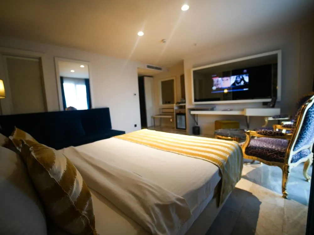 Deluxe King Bed Room with Balcony