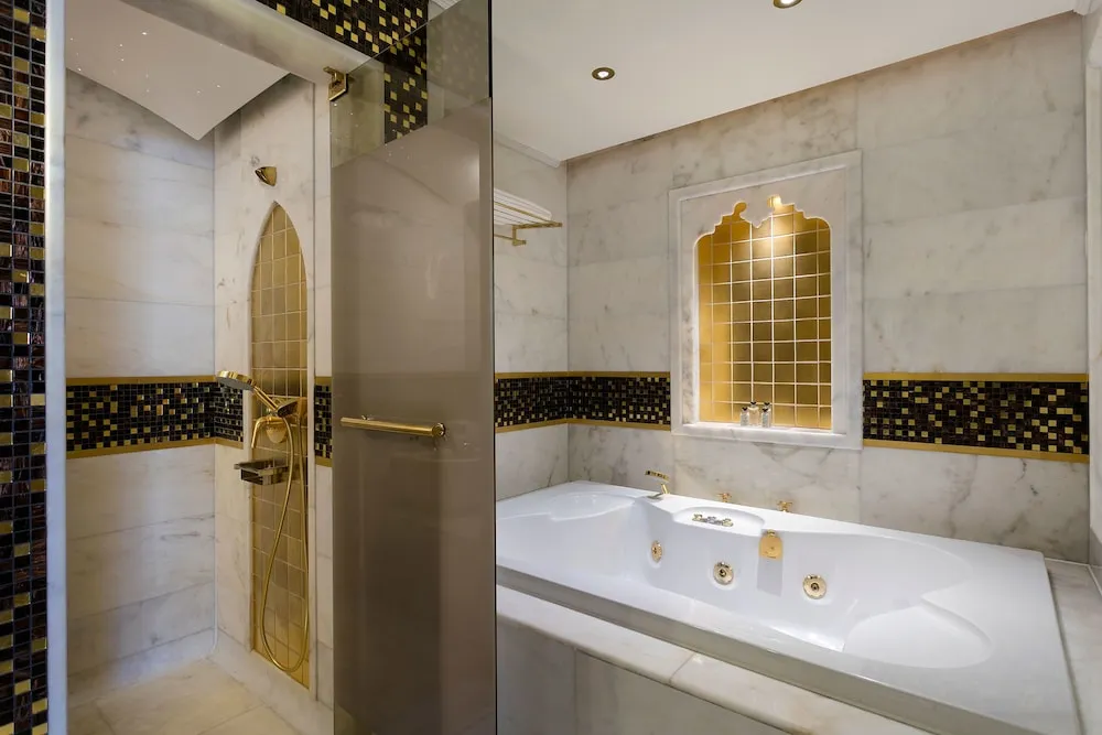 Deluxe Room with Jacuzzi