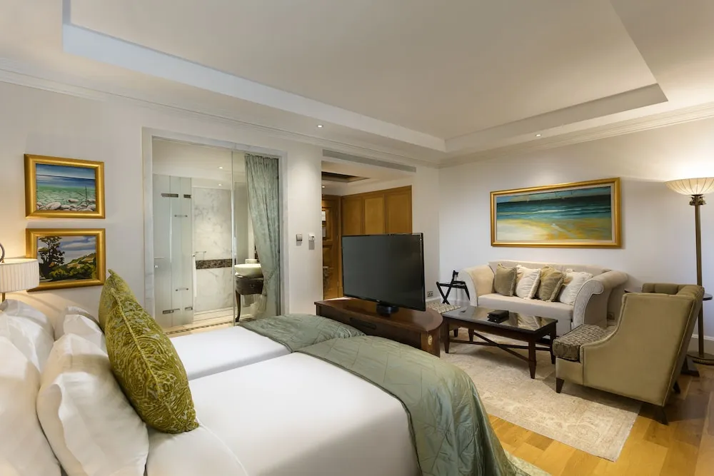 Premium Room 12+