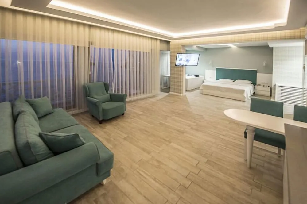 Deluxe Süit, Sigara İçilebilir