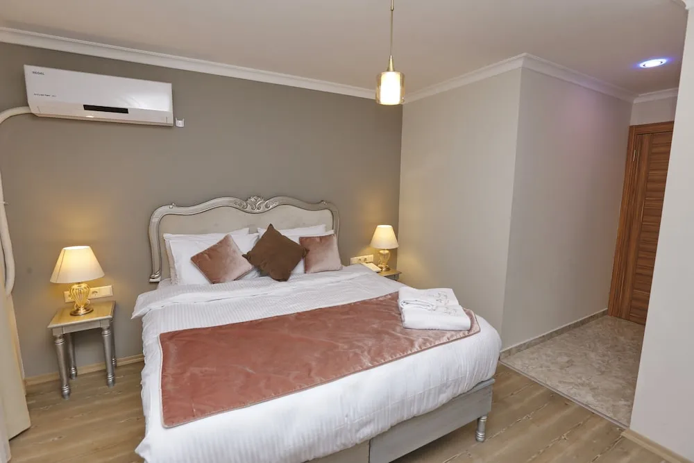 Deluxe Oda, 1 Büyük (Queen) Boy Yatak