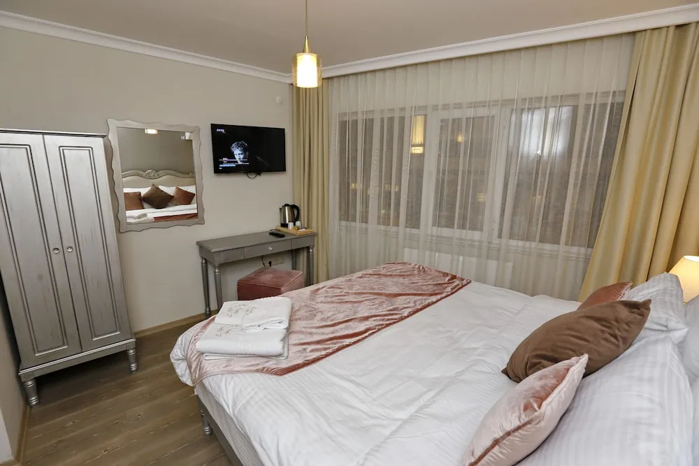 Deluxe Oda, 1 Büyük (Queen) Boy Yatak