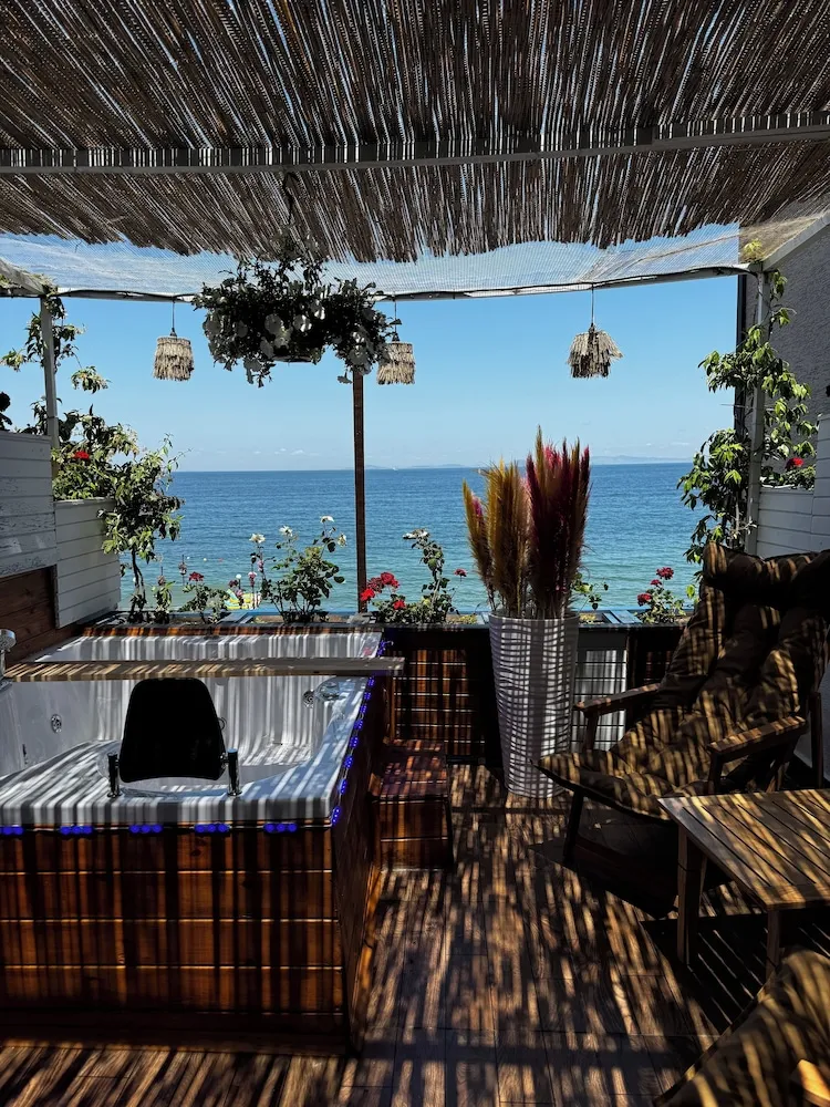 Deluxe Tek Büyük Yataklı Oda, Teras, Deniz Manzaralı