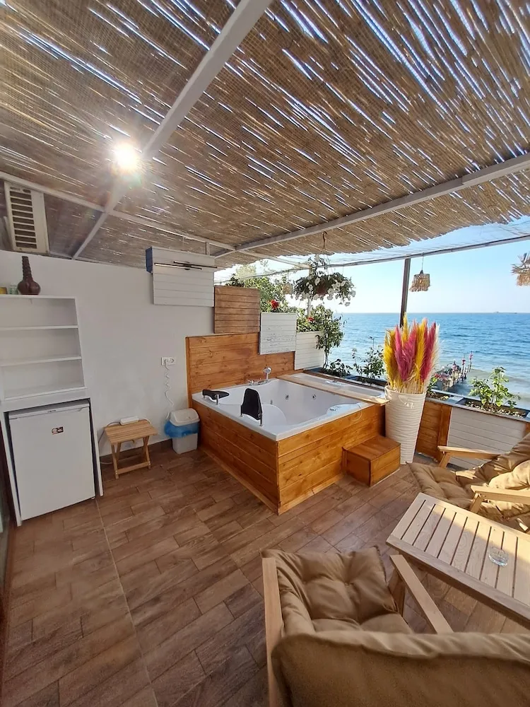 Deluxe Tek Büyük Yataklı Oda, Teras, Deniz Manzaralı