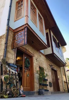 Kuyu Beergarden Hostel