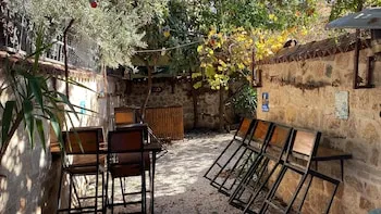 Kuyu Beergarden Hostel