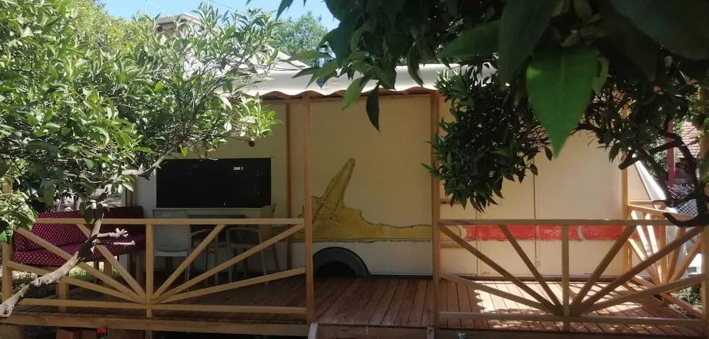 Deluxe Karavan