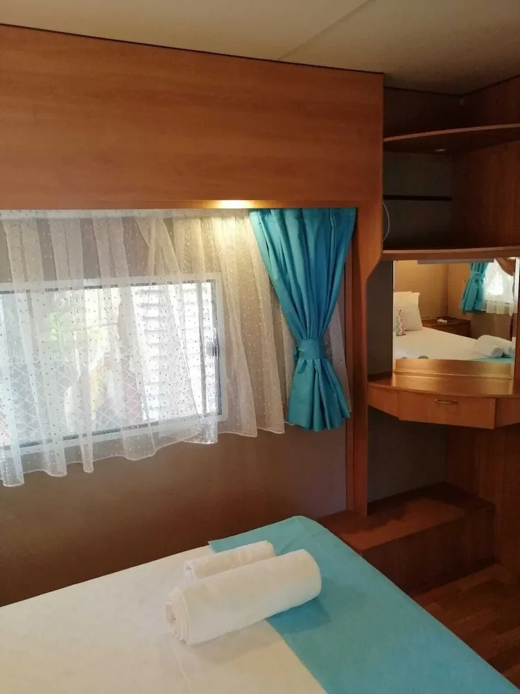 Deluxe Karavan