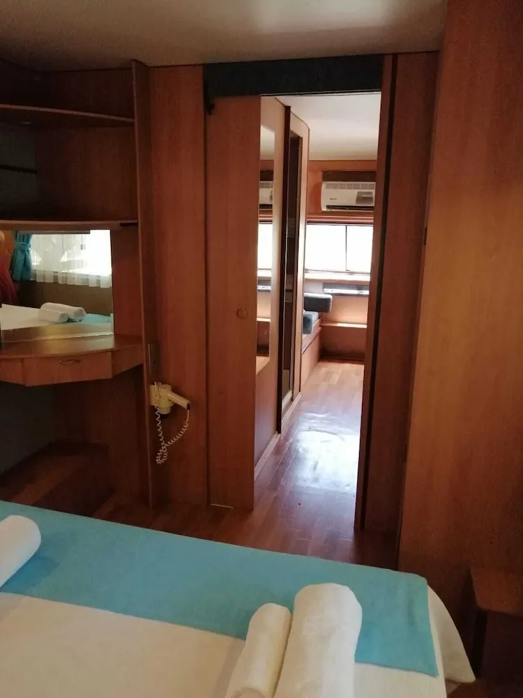 Deluxe Karavan