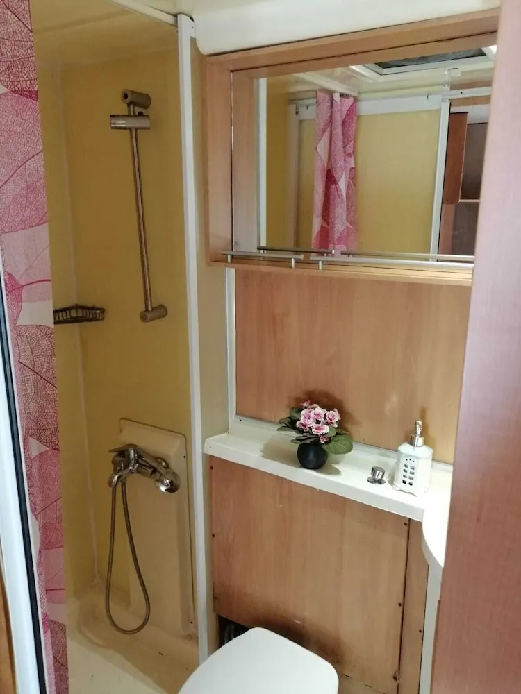 Deluxe Karavan
