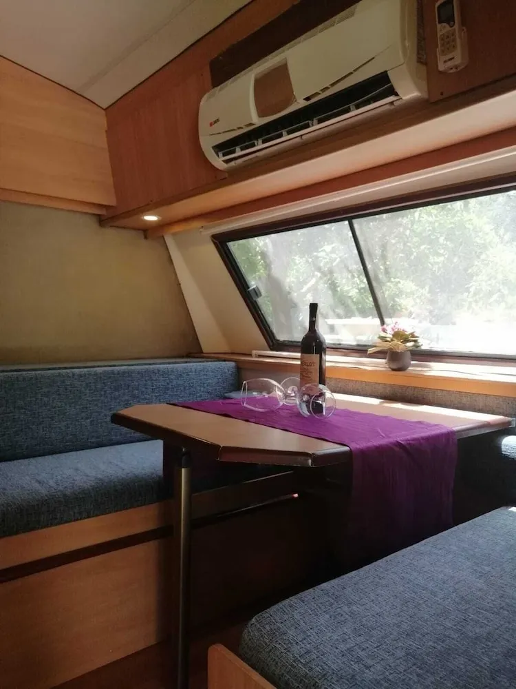 Deluxe Karavan