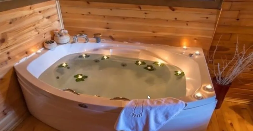 Bungalov, Sıcak Su Küveti