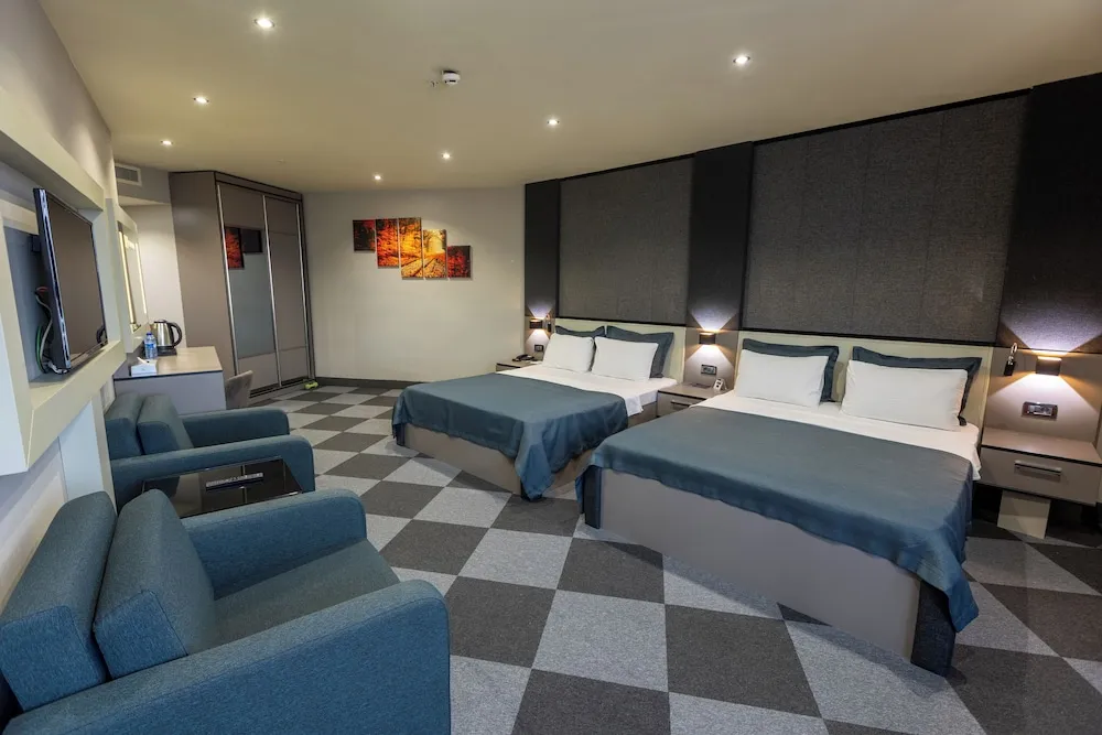 Oda, 1 En Büyük (King) Boy Yatak, Sigara İçilmez (Fitness Room)