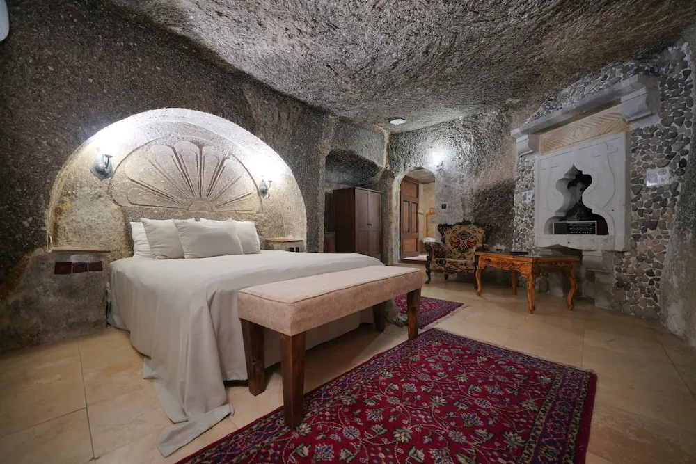 Double Cave Room