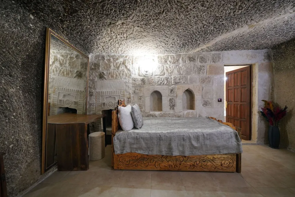 Double Cave Room