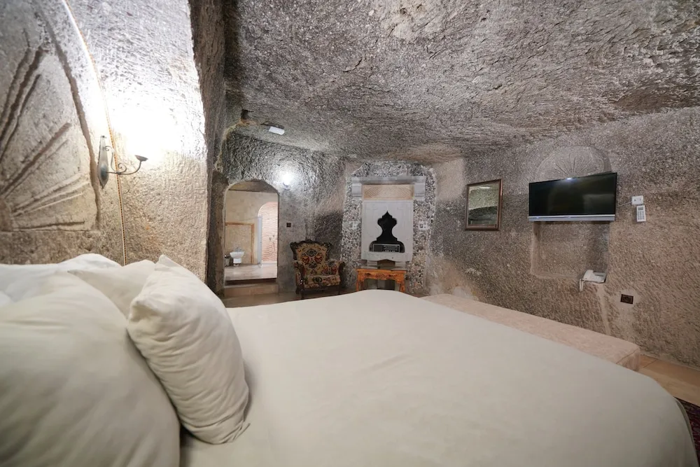 Double Cave Room