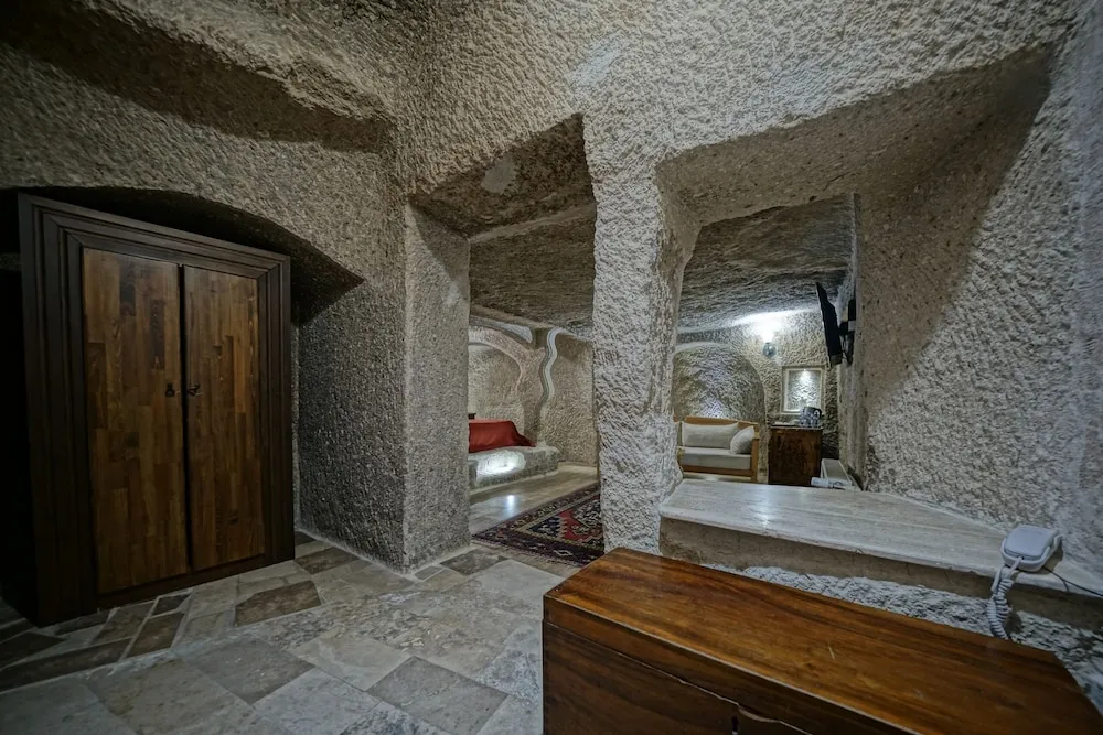 Double Cave Room