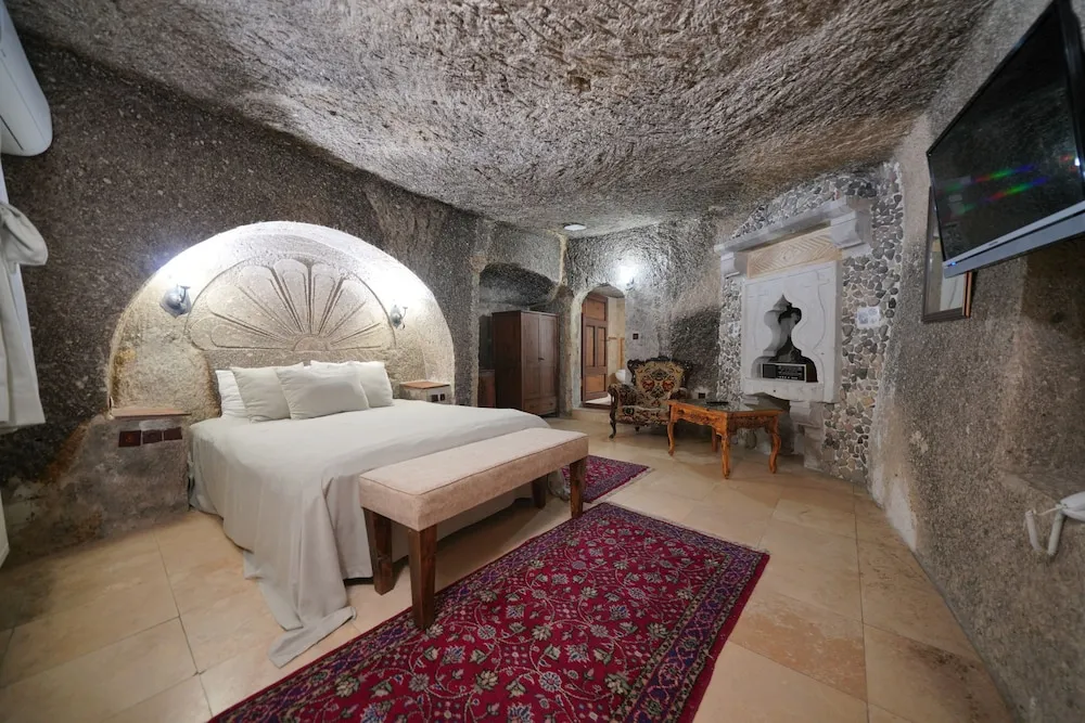 Double Cave Room