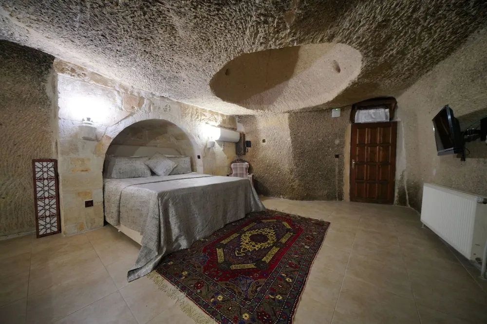 Double Cave Room
