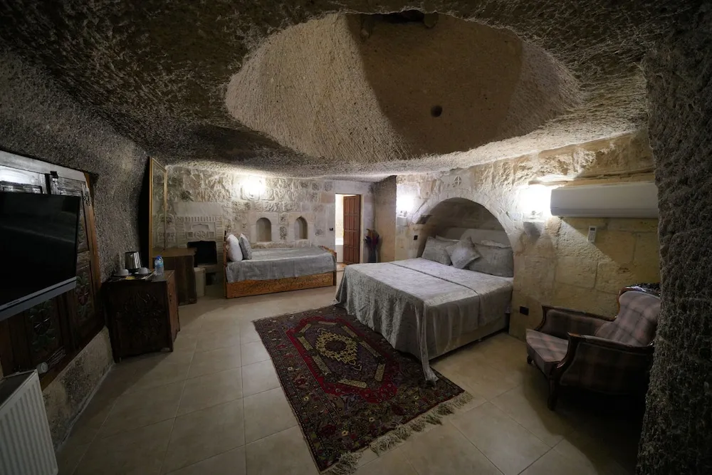 Double Cave Room