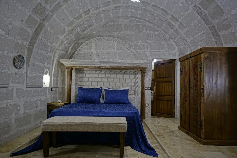 Double Arch Stone  Room