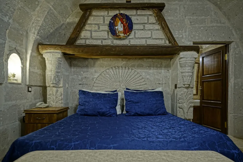 Double Arch Stone  Room