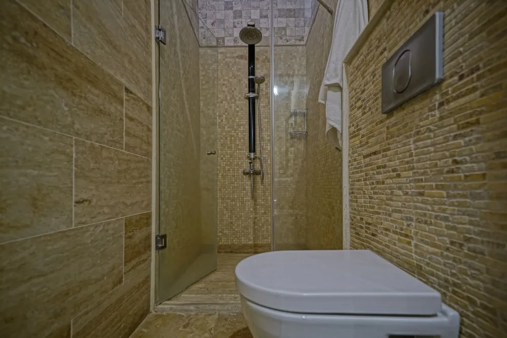 Double Arch Stone  Room