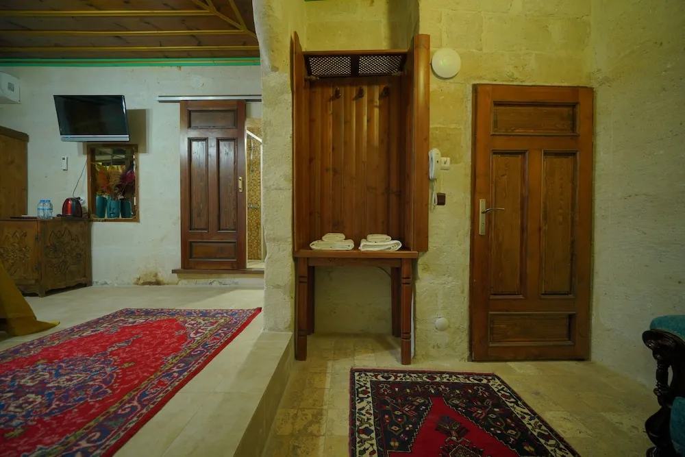 Double Arch Stone  Room