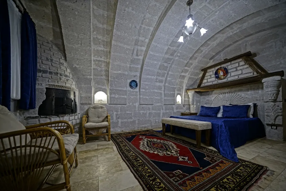 Double Arch Stone  Room