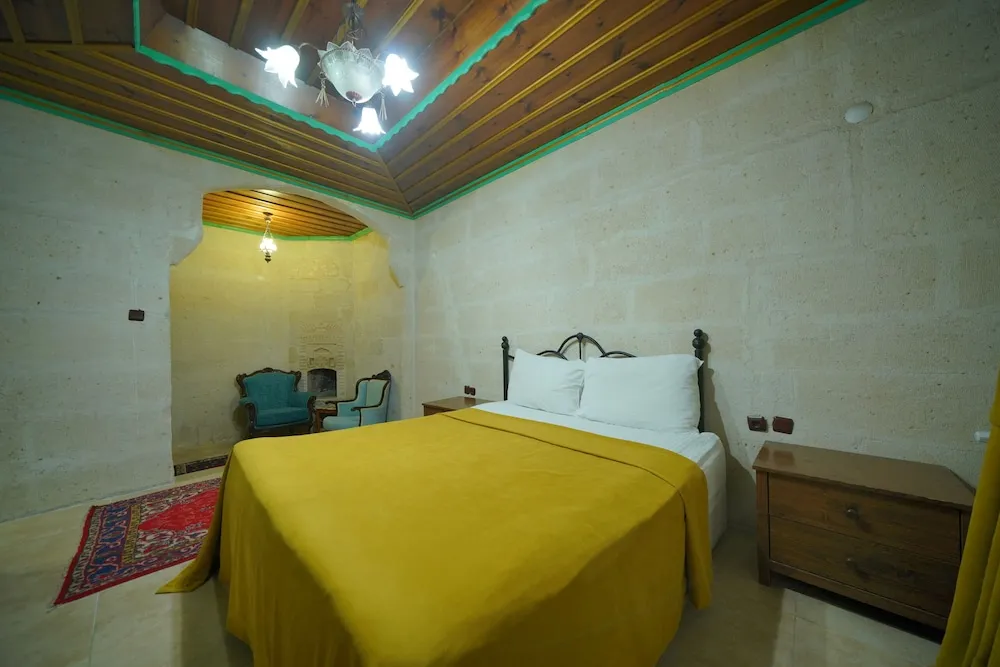 Double Arch Stone  Room