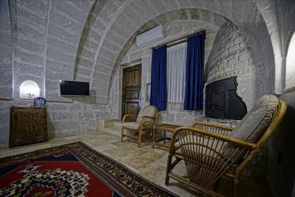 Double Arch Stone  Room