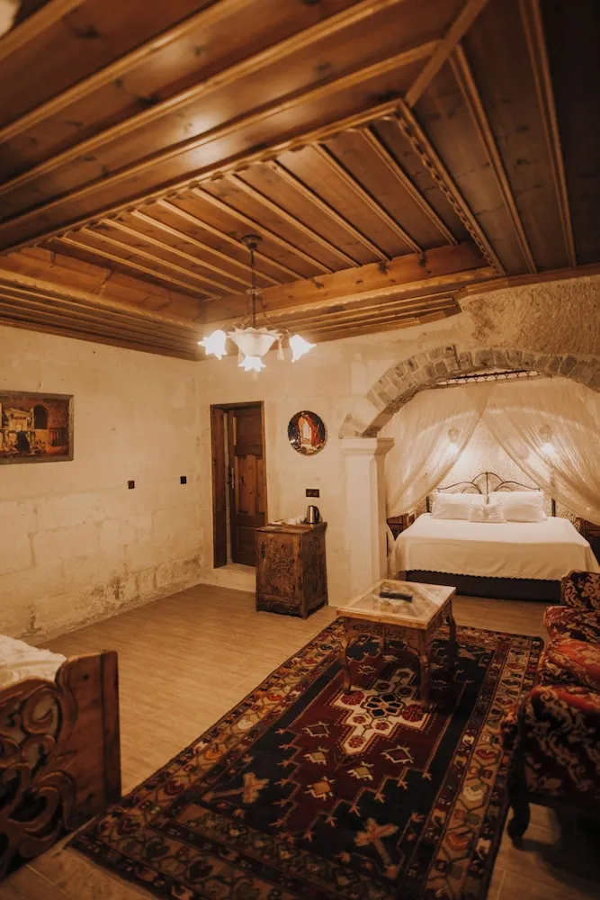 Deluxe Triple Cave  Room