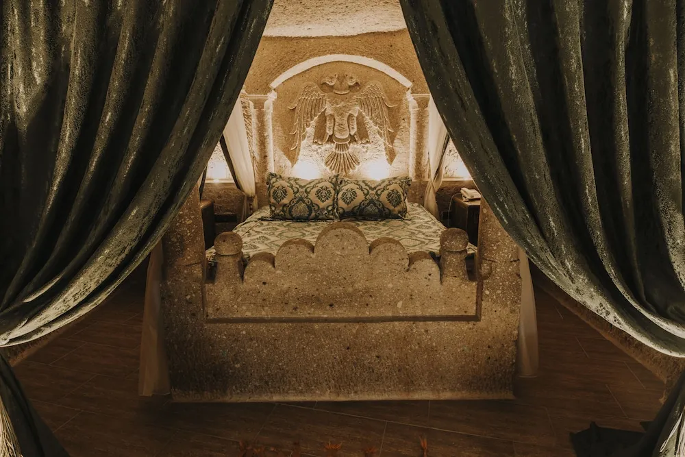 Queen Cave Suite