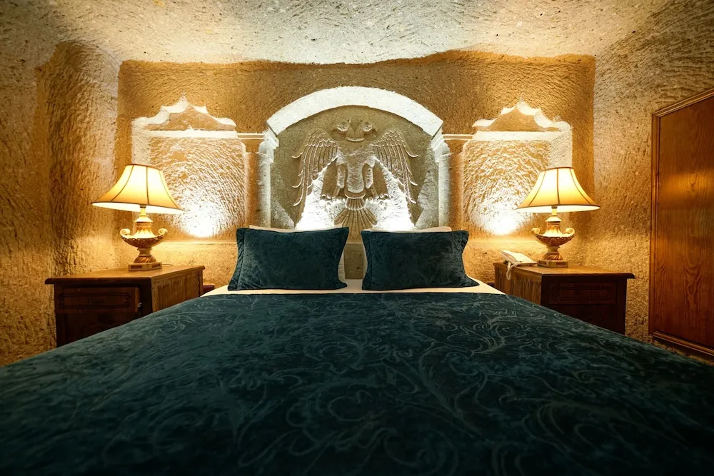 Queen Cave Suite
