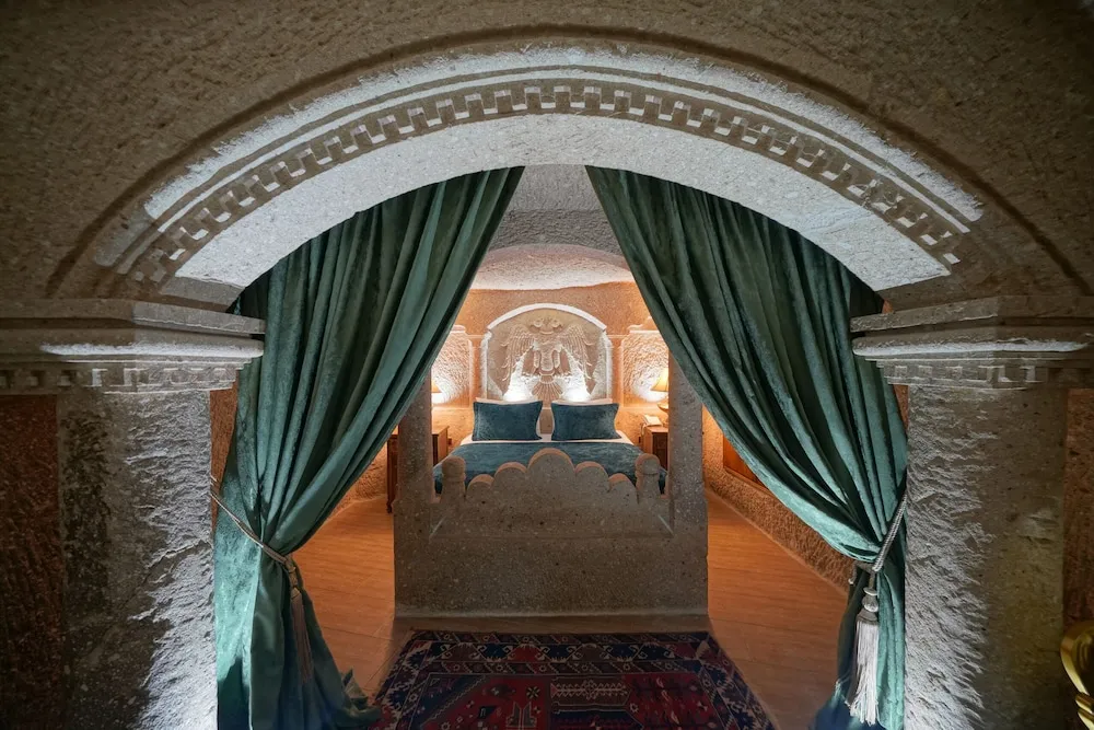 Queen Cave Suite