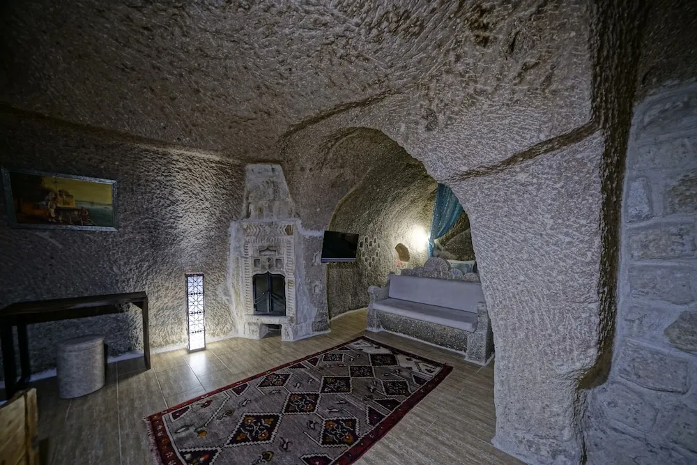 Sultan Cave Suite